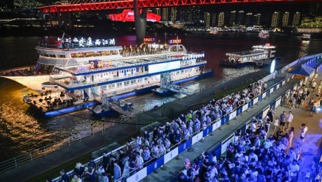 鎏金夜色里 游轮串起重庆美