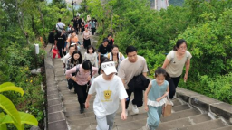重庆巫山：三峡龙脊徒步挑战赛热血开跑