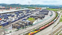西部陆海新通道再添新线 涪陵龙头港至北非班列首发
