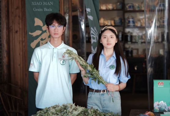 留学生体验端午民俗 重理工“小艾志愿者”织就中外文化交流纽带_fororder_微信图片_20250604145222