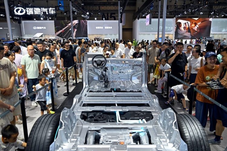 图集｜2025智博会：新能源汽车展区 科技引领未来出行