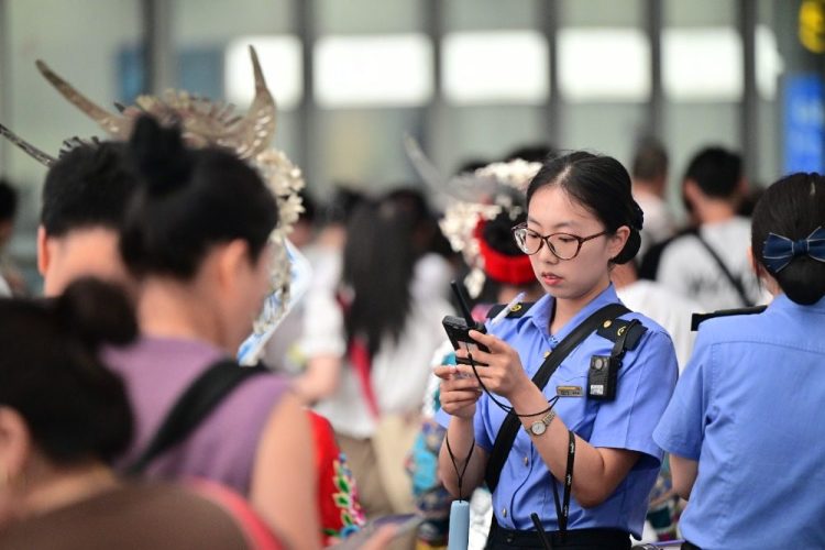 图片新闻｜重庆东站首迎“暑运”