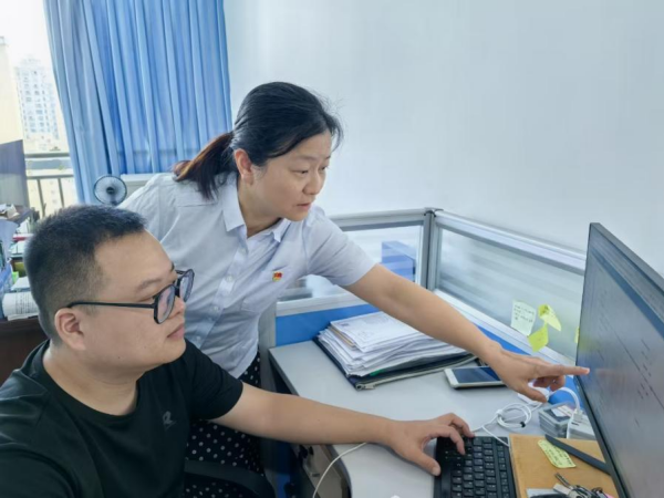 重庆铜梁：“匠心铸建”党员先锋队一线解难题_fororder_图片2