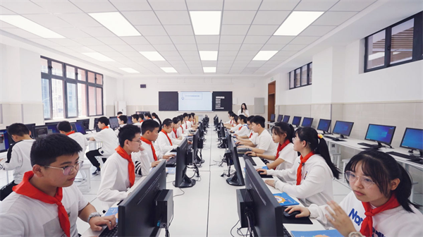 重庆科学城明远未来中学校构建三维科创育人生态 在多项权威赛事夺金_fororder_图片1