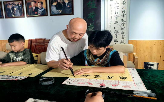 重庆秀山钟灵镇：多彩公益课堂点亮乡村暑假_fororder_微信图片_20250714151137