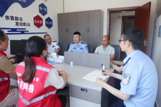 重庆大足区人大代表、东门派出所所长陈龙：警徽映初心 履职践使命_fororder_微信图片_20250613150248