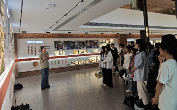 重庆青年职业技术学院师生走进民主村社区开展社会实践活动_fororder_图片1