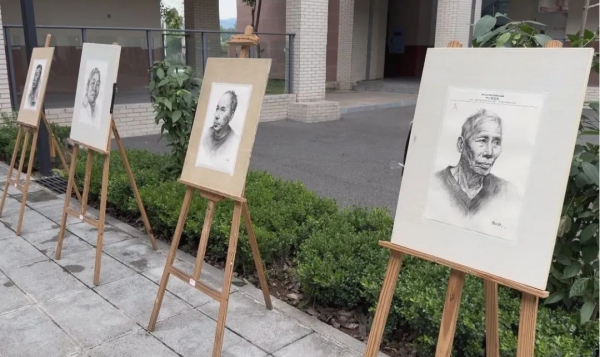 重庆市大足职业教育中心举办艺术高考班毕业作品展_fororder_图片2