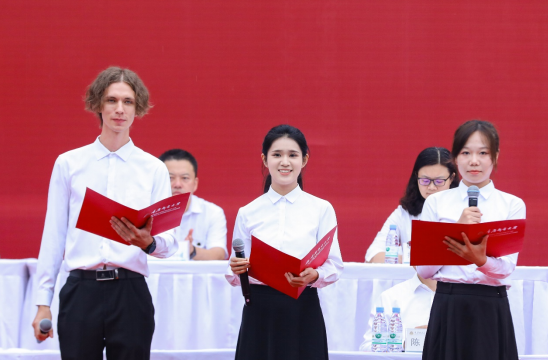 重庆邮电大学举行2025级新生开学典礼暨本科新生军训动员大会_fororder_微信图片_20250917164736