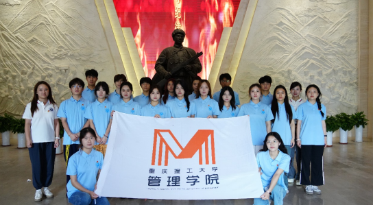 重庆理工大学学子赴邱少云纪念馆开展沉浸式思政实践_fororder_微信图片_20250709143419