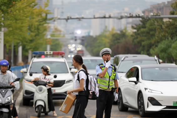 重庆江津警方“五维联动”筑牢开学季安全网 立体化护学体系守护校园平安_fororder_微信图片_20250908151737