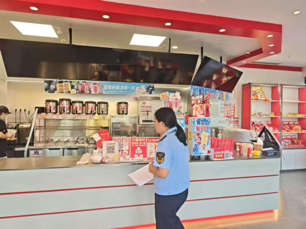 重庆市大足区龙水镇市场监管所开展冷饮专项检查 守护群众“舌尖清凉”_fororder_图片1