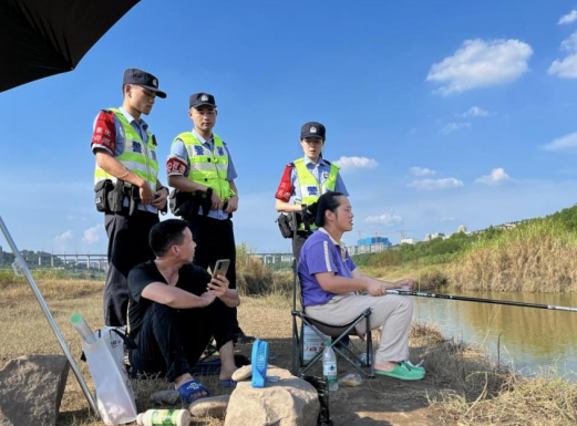 战高温保平安 重庆两江公安用汗水筑牢安全防线_fororder_微信图片_20250723164014