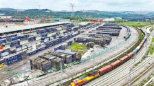 西部陆海新通道再添新线 涪陵龙头港至北非班列首发