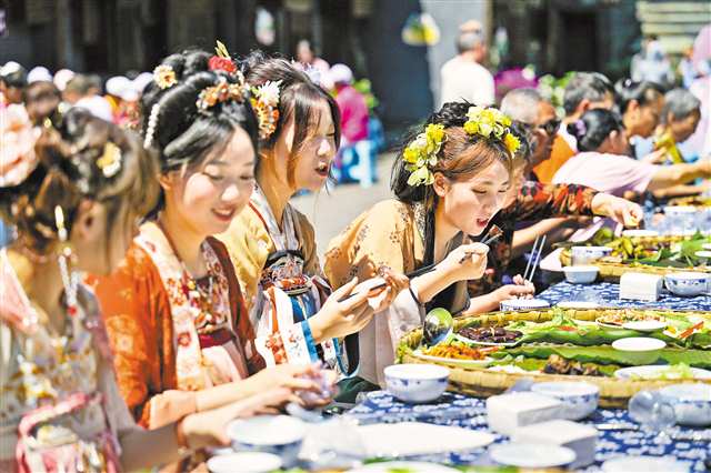 重庆：浓浓传统味 端午氛围已拉满