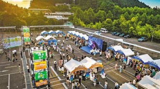 重庆：健康集市走进避暑度假区