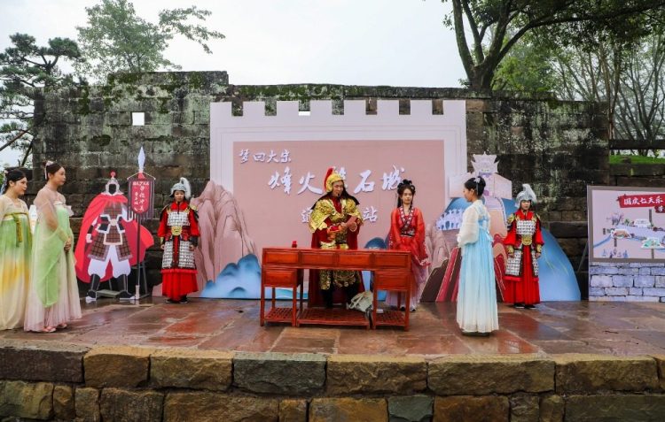 重庆云阳：千年磐石城遗址公园开门迎客