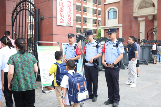 重庆江津警方“五维联动”筑牢开学季安全网 立体化护学体系守护校园平安_fororder_微信图片_20250908151733