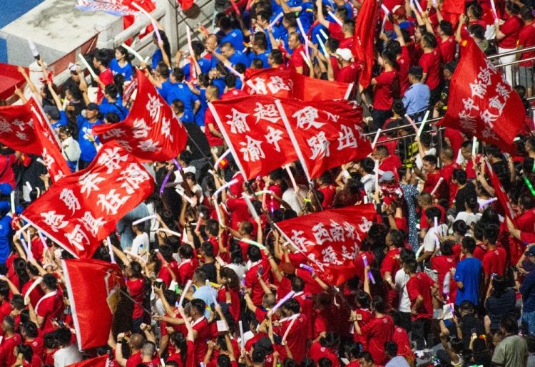 老球场新赛事 “渝超”点燃重庆人的足球情怀