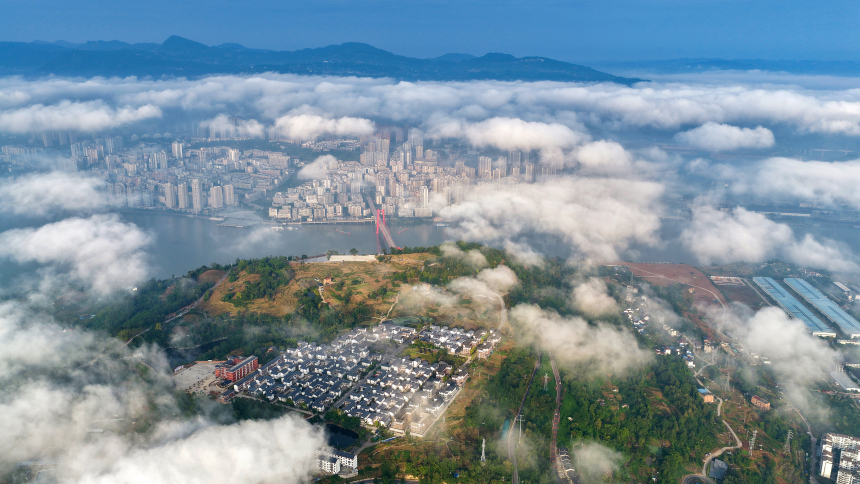 重庆：流云作画城景美