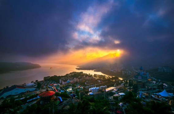 重庆涪陵：首场平流雾出现 高峡平湖绘就“云端仙境”_fororder_微信图片_20251031155434