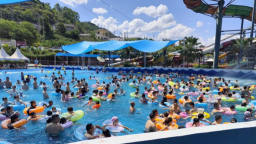 重庆涪陵：水上乐园成清凉“打卡地”