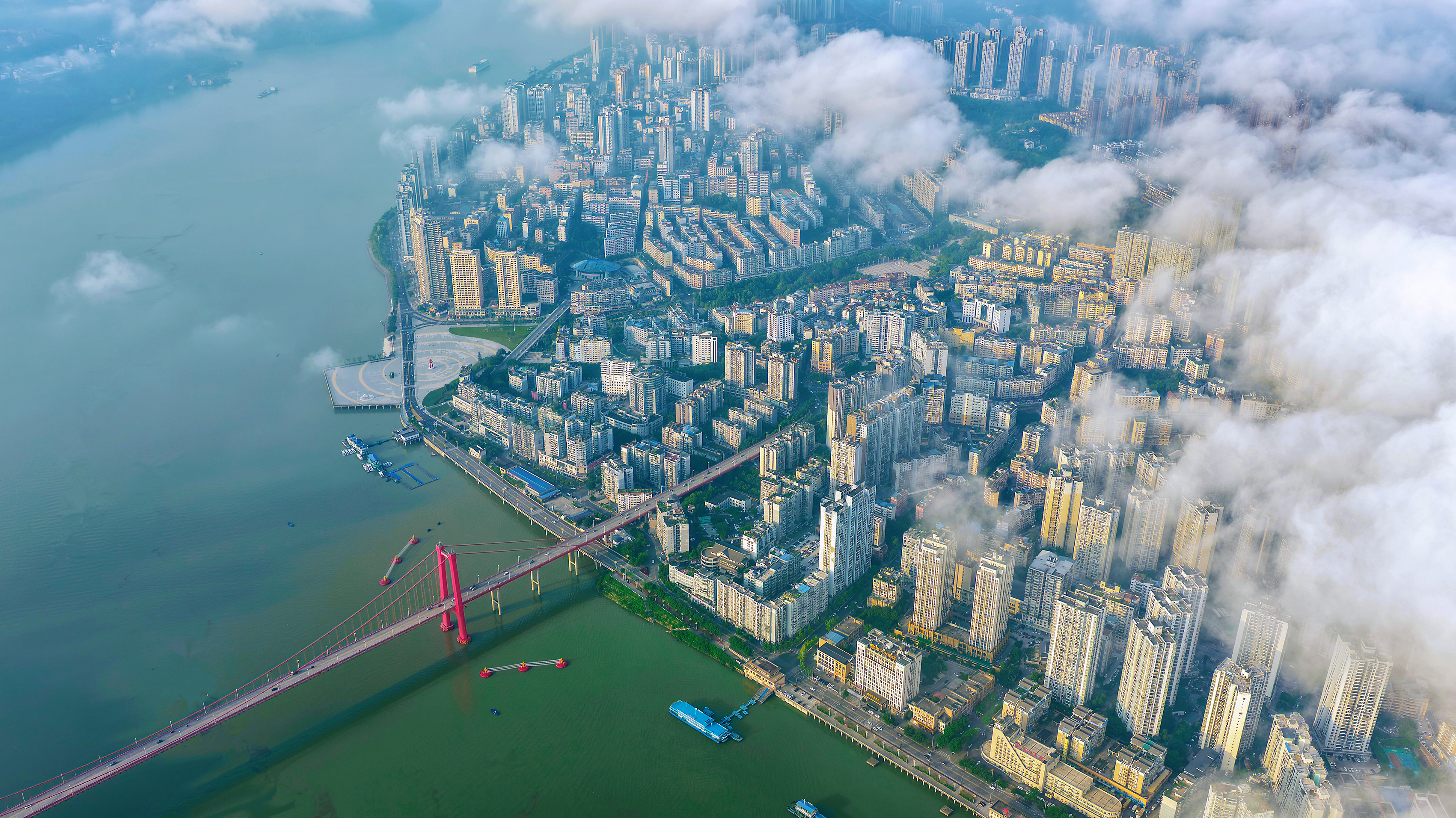 重庆：流云作画城景美