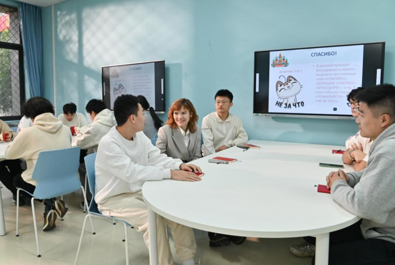 筑梦重庆｜俄罗斯外教艾丽莎：用俄语讲中国故事 以重庆经验联通中俄未来_fororder_图片2