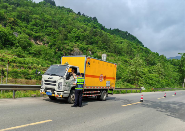 重庆秀山县交通执法支队“三强化”重拳整治成品油非法运输_fororder_图片1