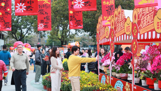 広貨行天下｜夏港街で花市を巡り・年越し用品を購入・「村晩」の公演を楽しむ