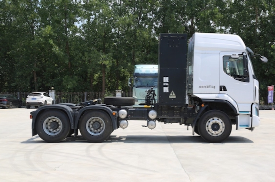 电量升至600度 乘龙H5大电量牵引车登场