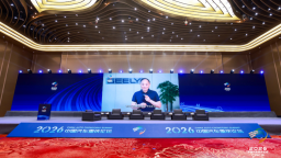 聚焦企业传承与发展 李书福畅谈车企坚守与全球化布局