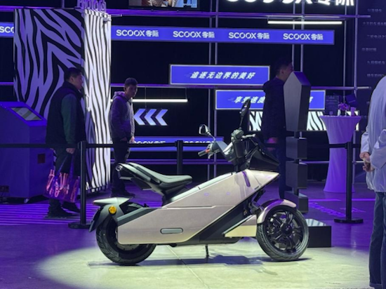 高端两轮赛道迎来“破局者” SCOOX零际携首款新时代都市科技潮摩X7全球首秀 位置：焦点图+移动端图_fororder_【5】高端两轮赛道迎来“破局者” SCOOX零际携首款新时代都市科技潮摩X7全球首秀1038