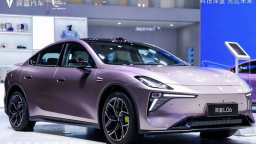 深蓝L06亮相广州 京西智行磁流变悬架助力“驾控之王”