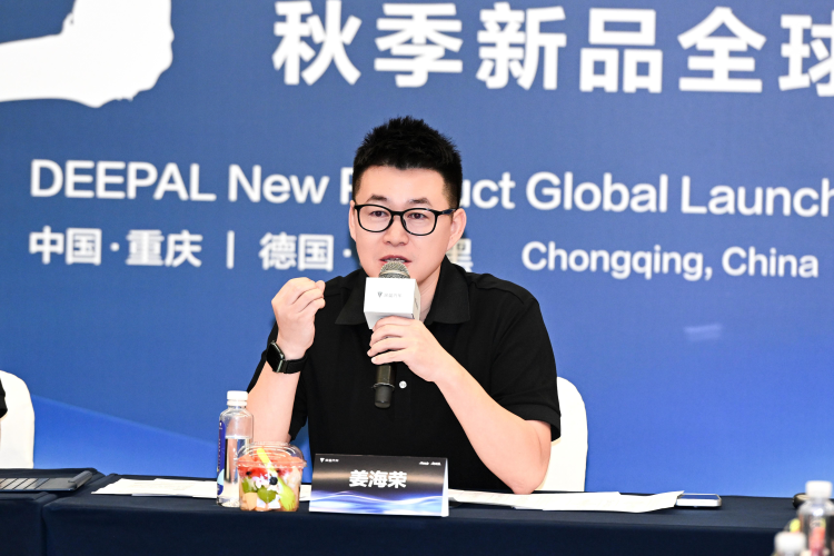 深蓝汽车董事长邓承浩总裁姜海荣携手亮相共谋新能源未来发展  位置：资讯_fororder_03
