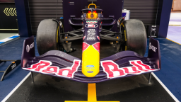 福特性能家族联袂奥地利Red Bull战车闪耀上海南京路 “福特Racing家族快闪”精彩亮相