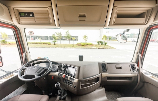 电量升至600度 乘龙H5大电量牵引车登场