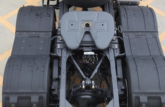 电量升至600度 乘龙H5大电量牵引车登场