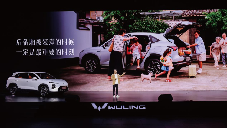 五菱星光S 2025款正式上市 以「大快好省」打造全场景家庭出行体验_fororder_片3