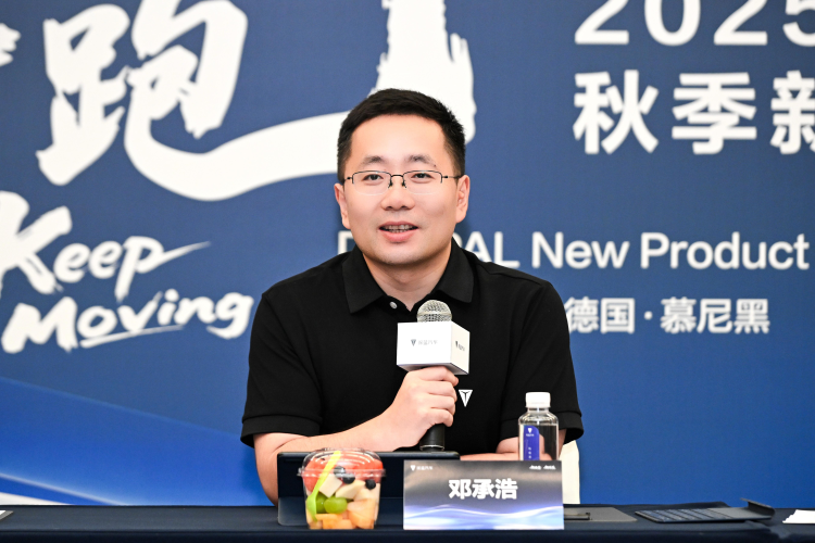 深蓝汽车董事长邓承浩总裁姜海荣携手亮相共谋新能源未来发展  位置：资讯