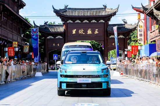 吉利同行 逐梦世运 吉利以绿色智能护航成都世运会火炬传递  位置：资讯+移动端资讯_fororder_【3】吉利同行 逐梦世运 吉利以绿色智能护航成都世运会火炬传递153