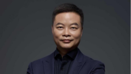 小鹏汽车发布2025年财报：全年营收767.2亿元、现金储备476.6亿元