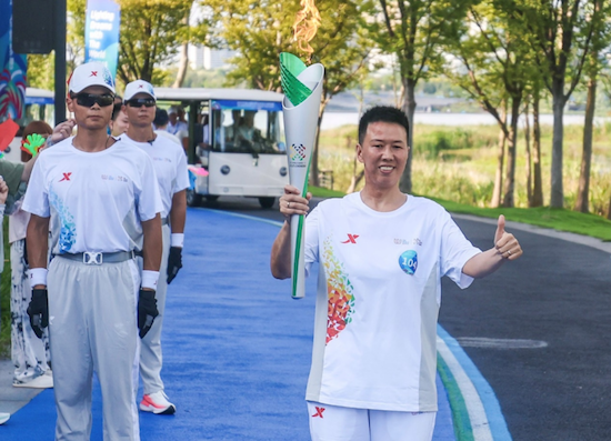 吉利同行 逐梦世运 吉利以绿色智能护航成都世运会火炬传递  位置：资讯+移动端资讯_fororder_【3】吉利同行 逐梦世运 吉利以绿色智能护航成都世运会火炬传递471