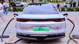 【资讯+移动端资讯】“兆瓦闪充”背后的技术革新：超级e平台赋能汉L唐L高效补能
