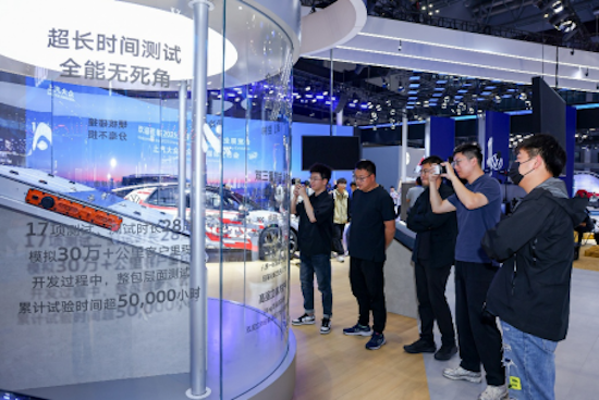 【资讯+移动端资讯】从 “造车” 到 “造生态”：上汽大众车展亮出科技品质组合拳_fororder_【1】从 “造车” 到 “造生态”：上汽大众车展亮出科技品质组合拳991