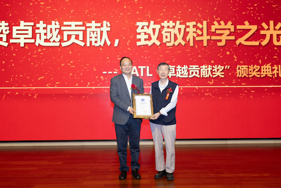 致敬“中国锂电之父” 宁德时代为陈立泉院士颁发“卓越贡献奖”_fororder_【13】致敬“中国锂电之父” 宁德时代为陈立泉院士颁发“卓越贡献奖”162