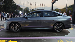 天演架构下首款插混动力轿车 东风日产N6正式上市