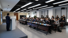 2025年全球暨中国汽车产业发展报告会在北京召开