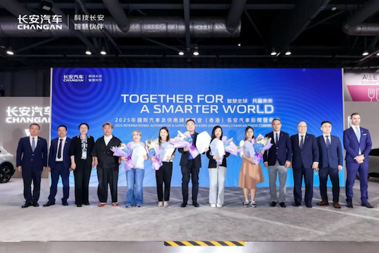 加速数智化 拥抱全球化 长安汽车引领智能网联新能源汽车迈入新征程 位置：资讯_fororder_【9】加速数智化 拥抱全球化 长安汽车引领智能网联新能源汽车迈入新征程1107
