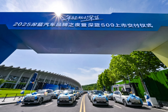 “第三空间”进化重构 深蓝S09破界上市23.99万-30.99万元 位置：资讯_fororder_【12】“第三空间”进化重构 深蓝S09破界上市23.99万-30.99万元235